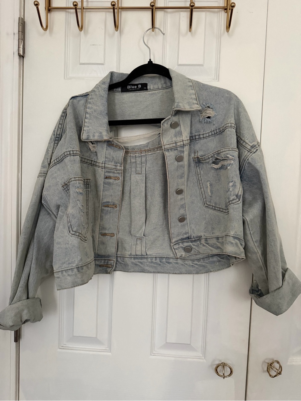 Light Wash Distressed Cropped Denim Jacket - Light Blue
